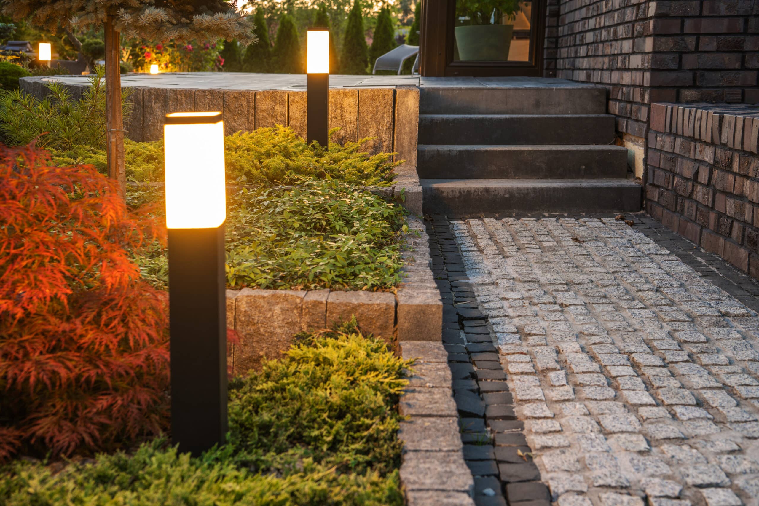 <br />
atnight walk way landscaping